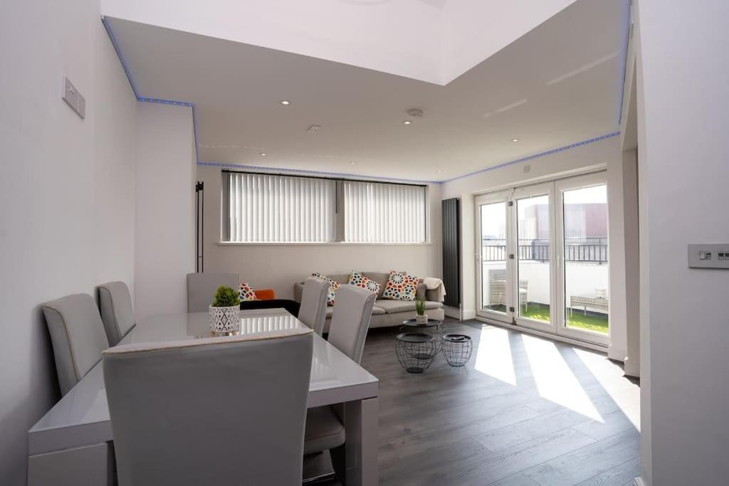 Luxury Town Apartment With Roof Terrace, Sleeps 6 Blackpool Eksteriør bilde